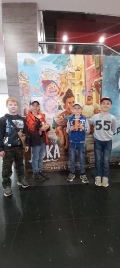 2К взвод посетил кинотеатр в ТРЦ "Высшая Лига"