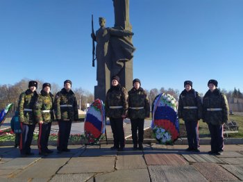 Акция "Цветы памяти" к Дню неизвестного солдата